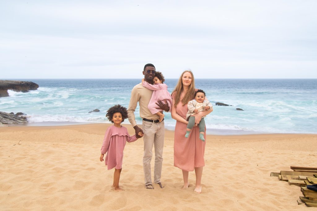 Family portrait on the beach during family photography in Lisbon